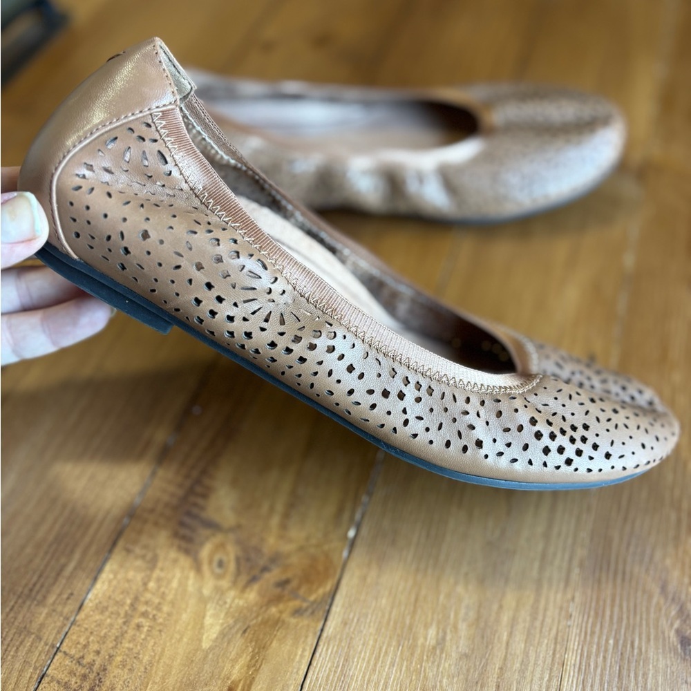 Vionic Tan Women's Robyn Flats Ballet Perforated Loafers 9.5 EUC